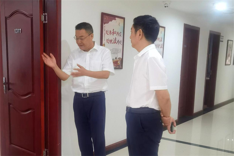 省供銷社黨組成員、機關(guān)黨委書記李先明帶隊檢查指導棉麻集團安全生產(chǎn)工作