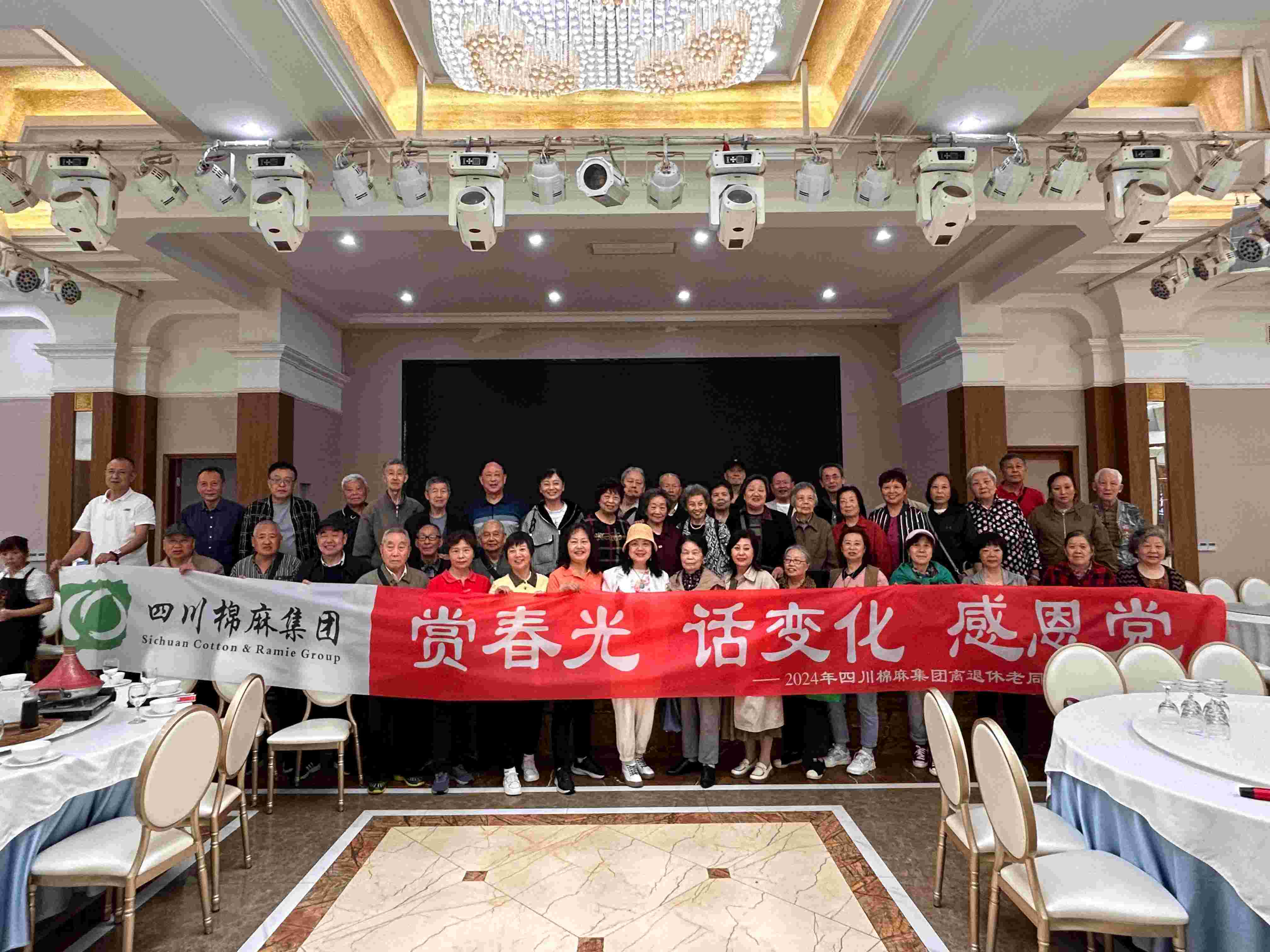 集團(tuán)公司組織老同志開(kāi)展“賞春光、話變化、感黨恩”戶外踏青活動(dòng)